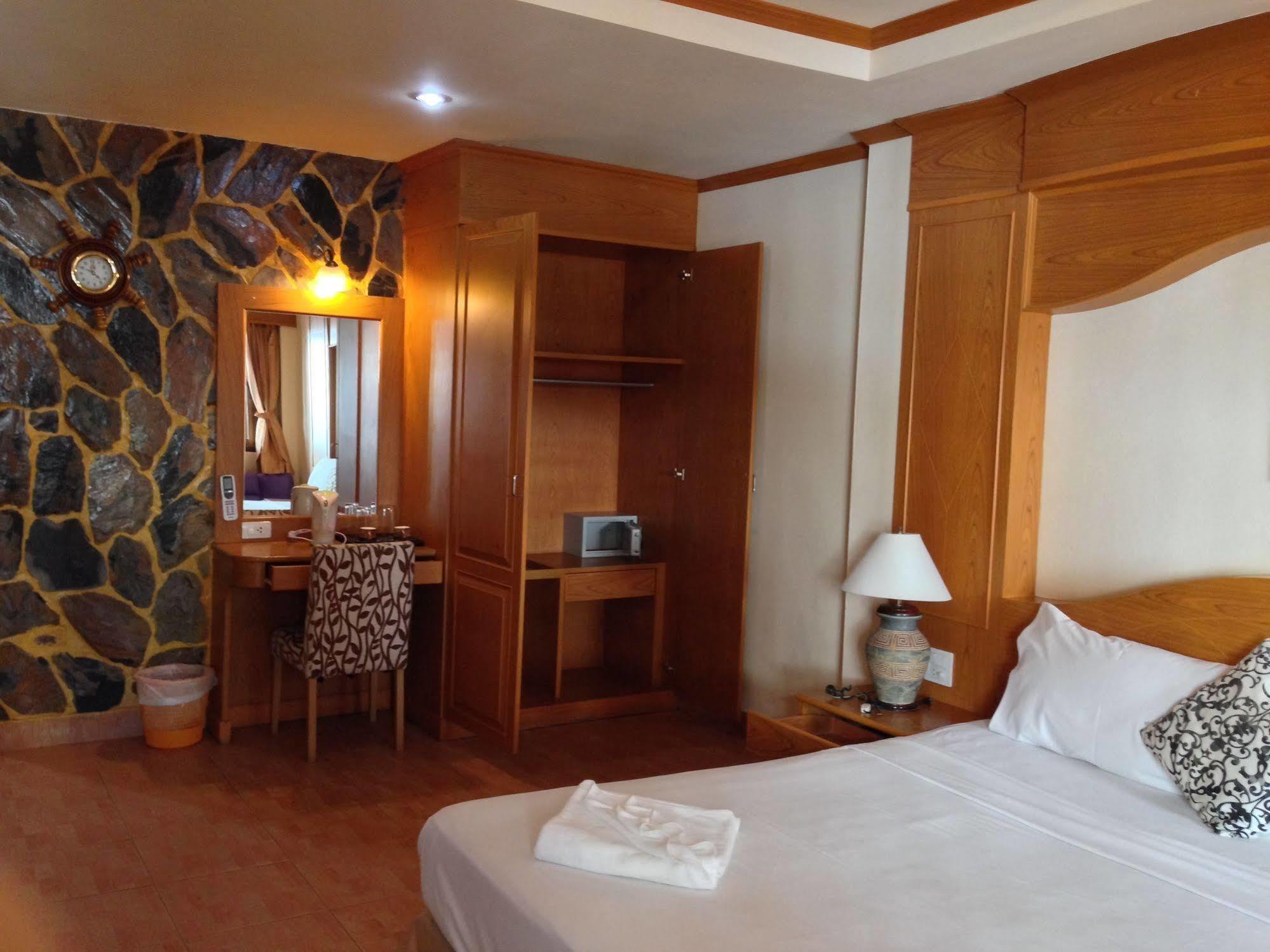 The House Patong Otel Dış mekan fotoğraf