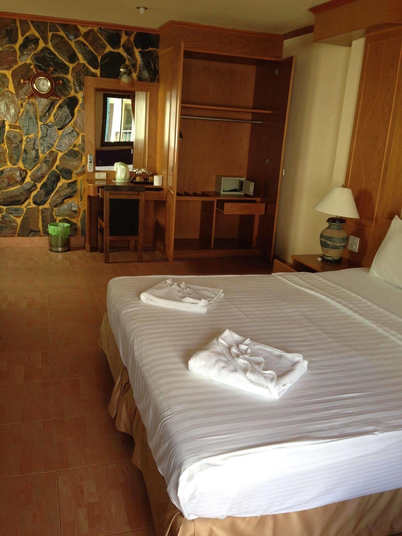 The House Patong Otel Dış mekan fotoğraf