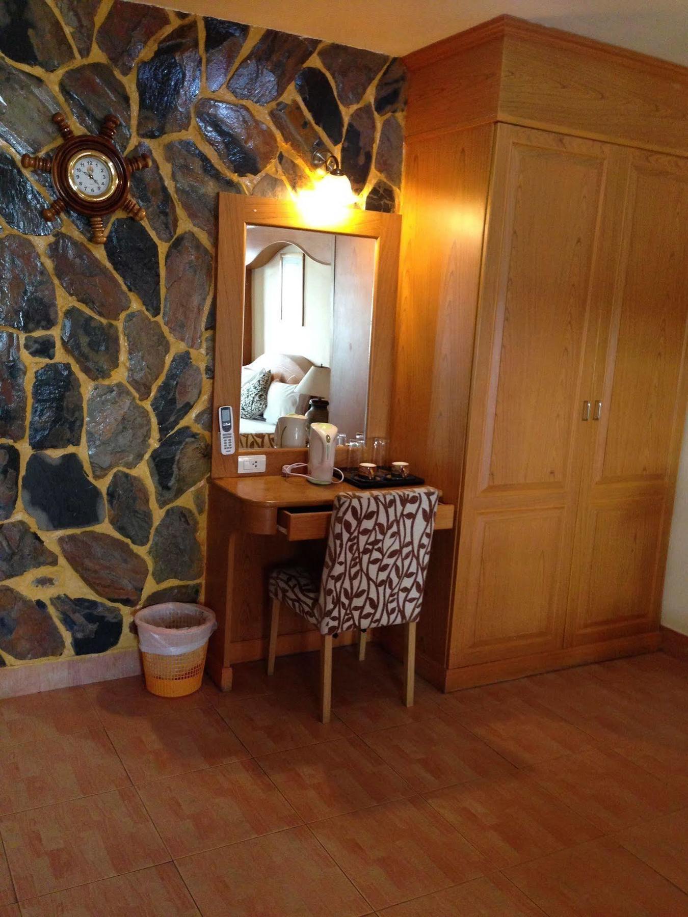 The House Patong Otel Dış mekan fotoğraf
